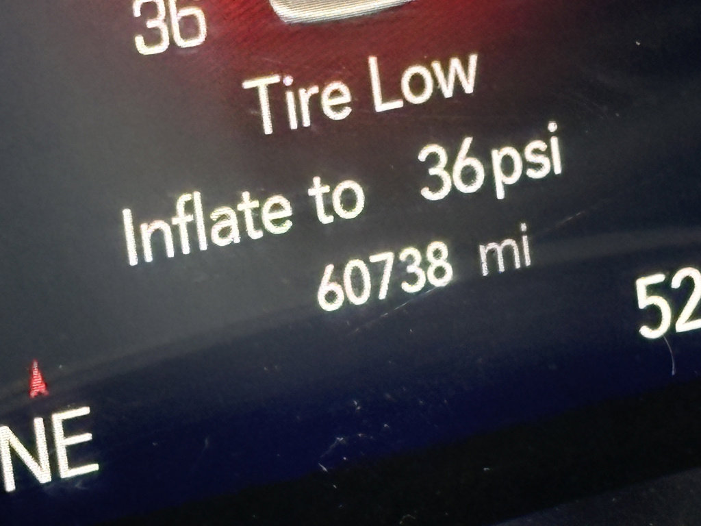 Used 2024 Chrysler Pacifica Touring-L image 14