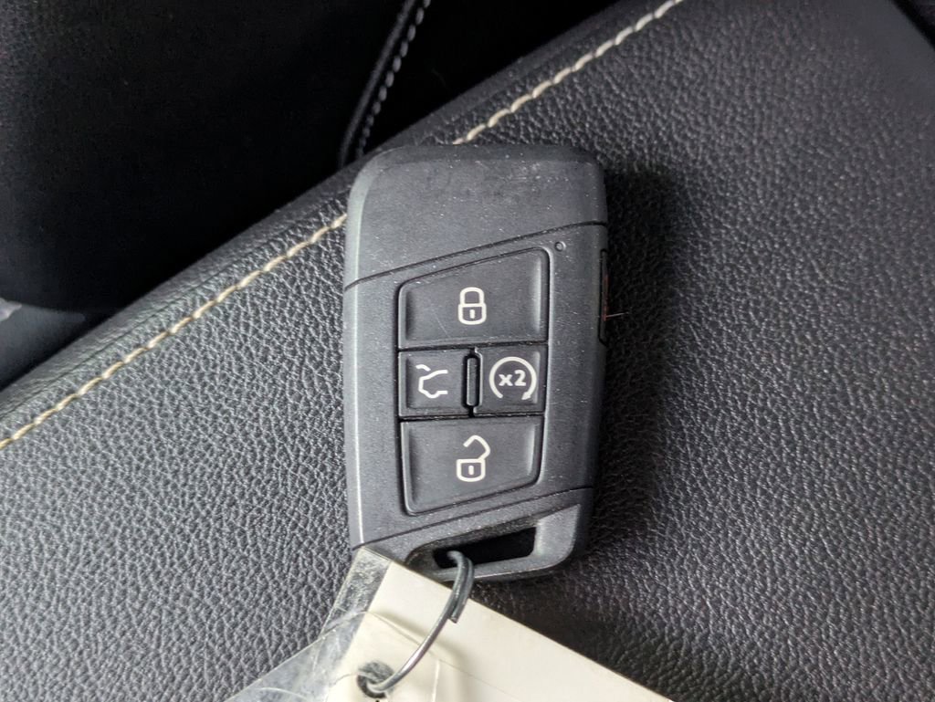 Used 2022 Volkswagen Taos SE image 30