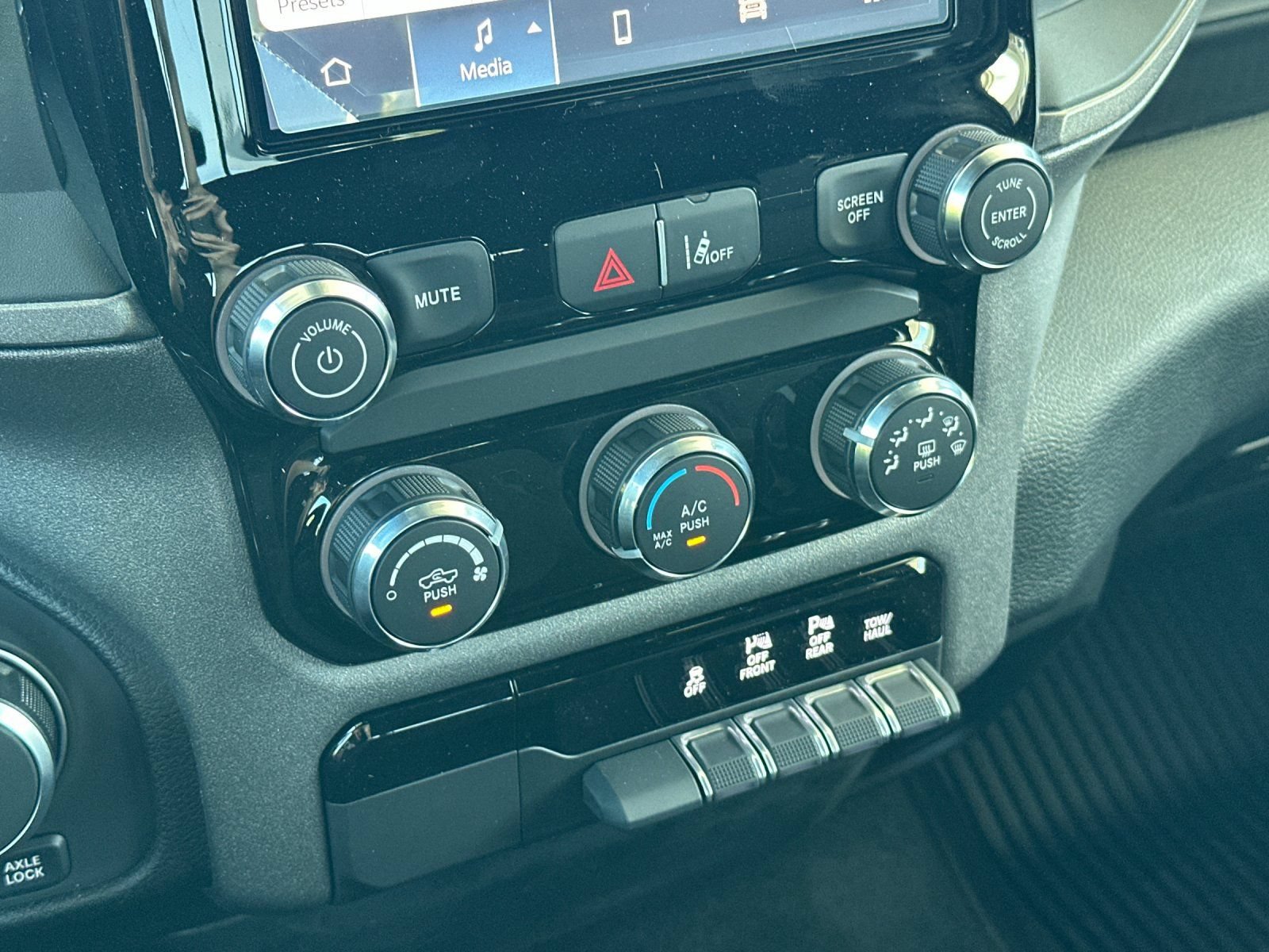 New 2026 RAM 1500 Warlock AWD/4WD image 19