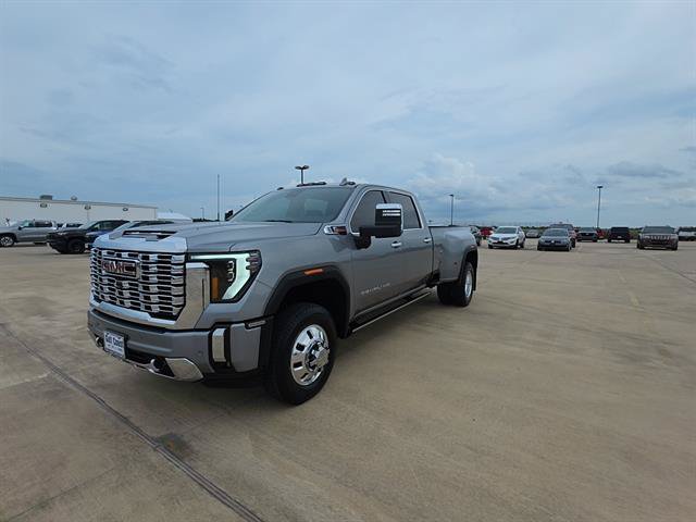 Used 2026 GMC Sierra 3500 Denali w/ Denali Reserve Package AWD/4WD image 1