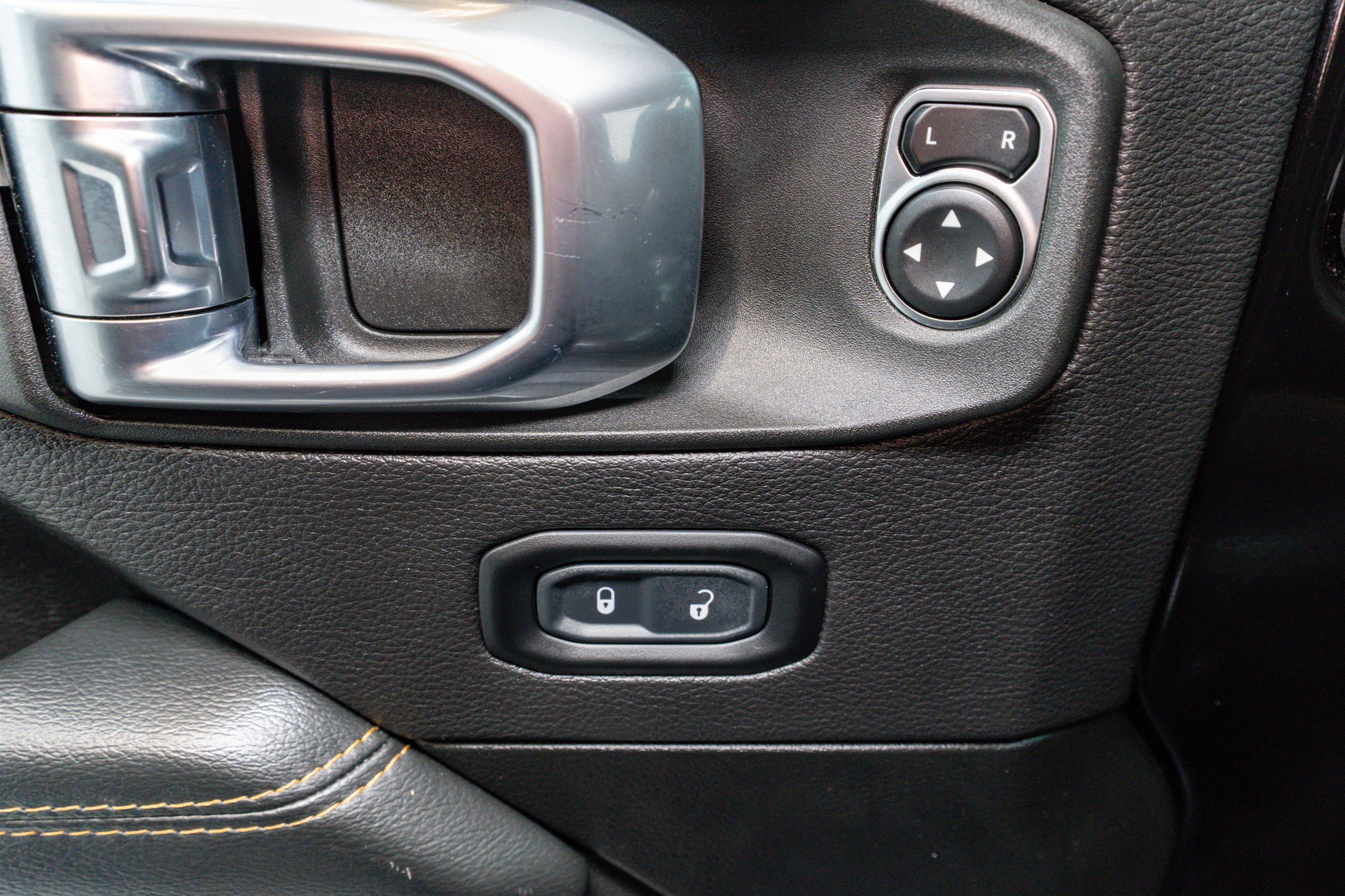 Used 2023 Jeep Gladiator Overland AWD/4WD image 16