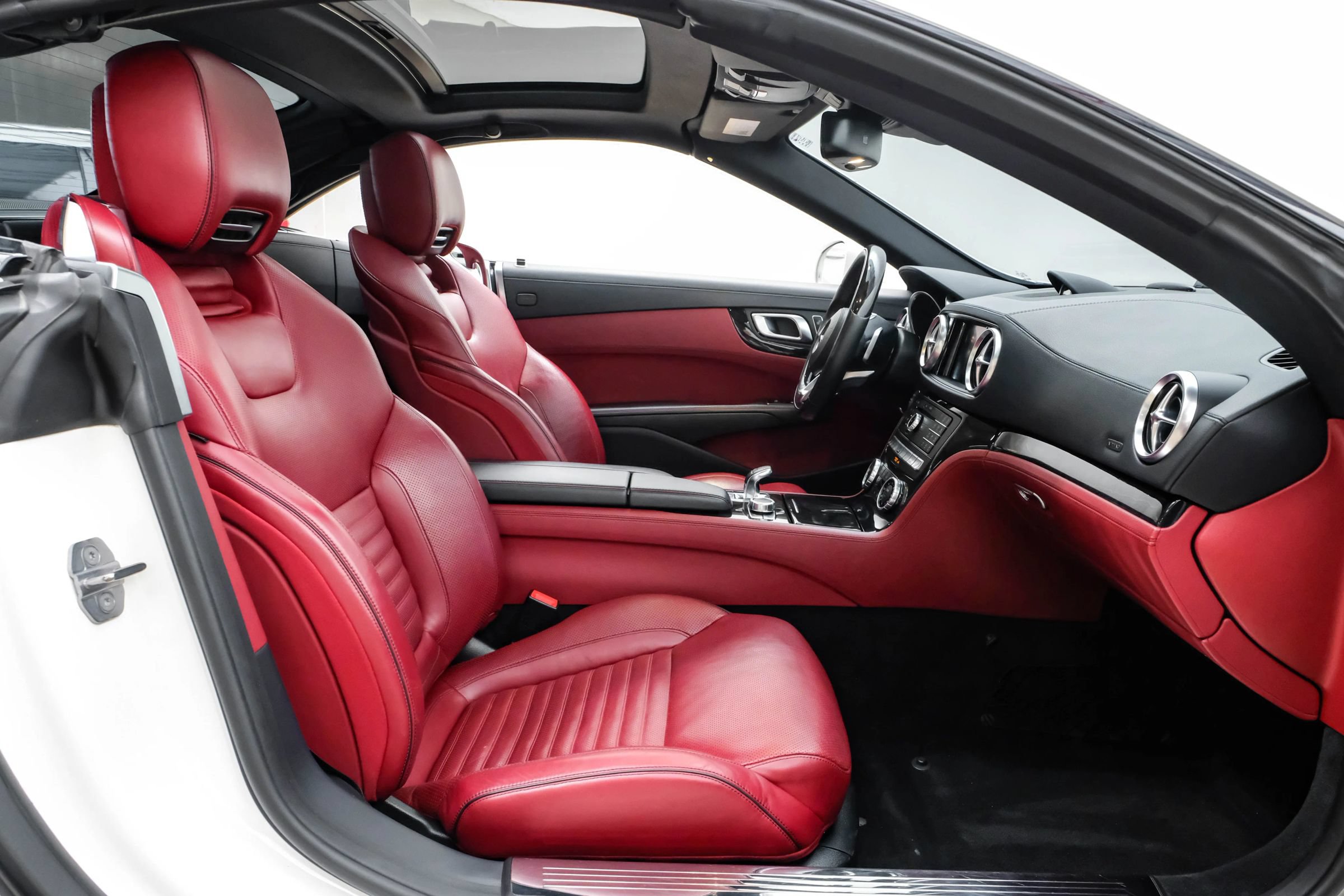 Used 2020 Mercedes-Benz SL 450 w/ Premium Package image 29