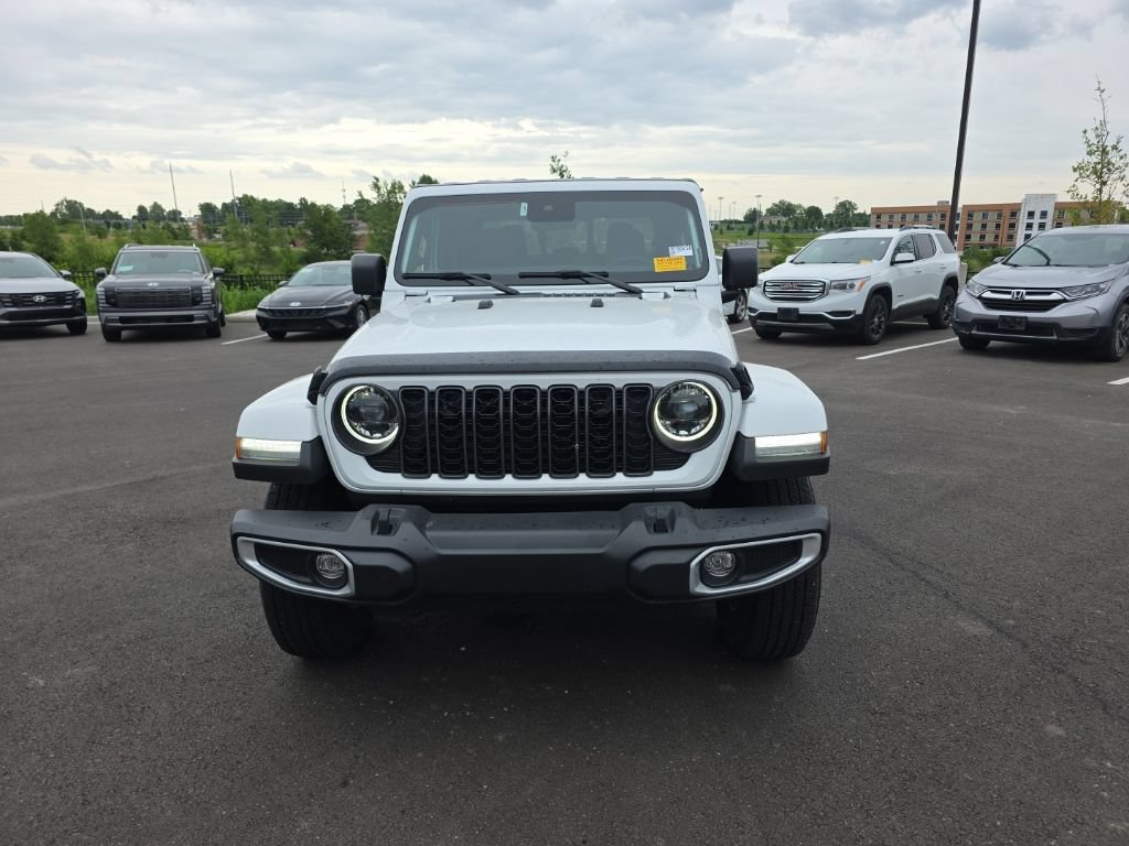 Used 2024 Jeep Gladiator Sport AWD/4WD image 2