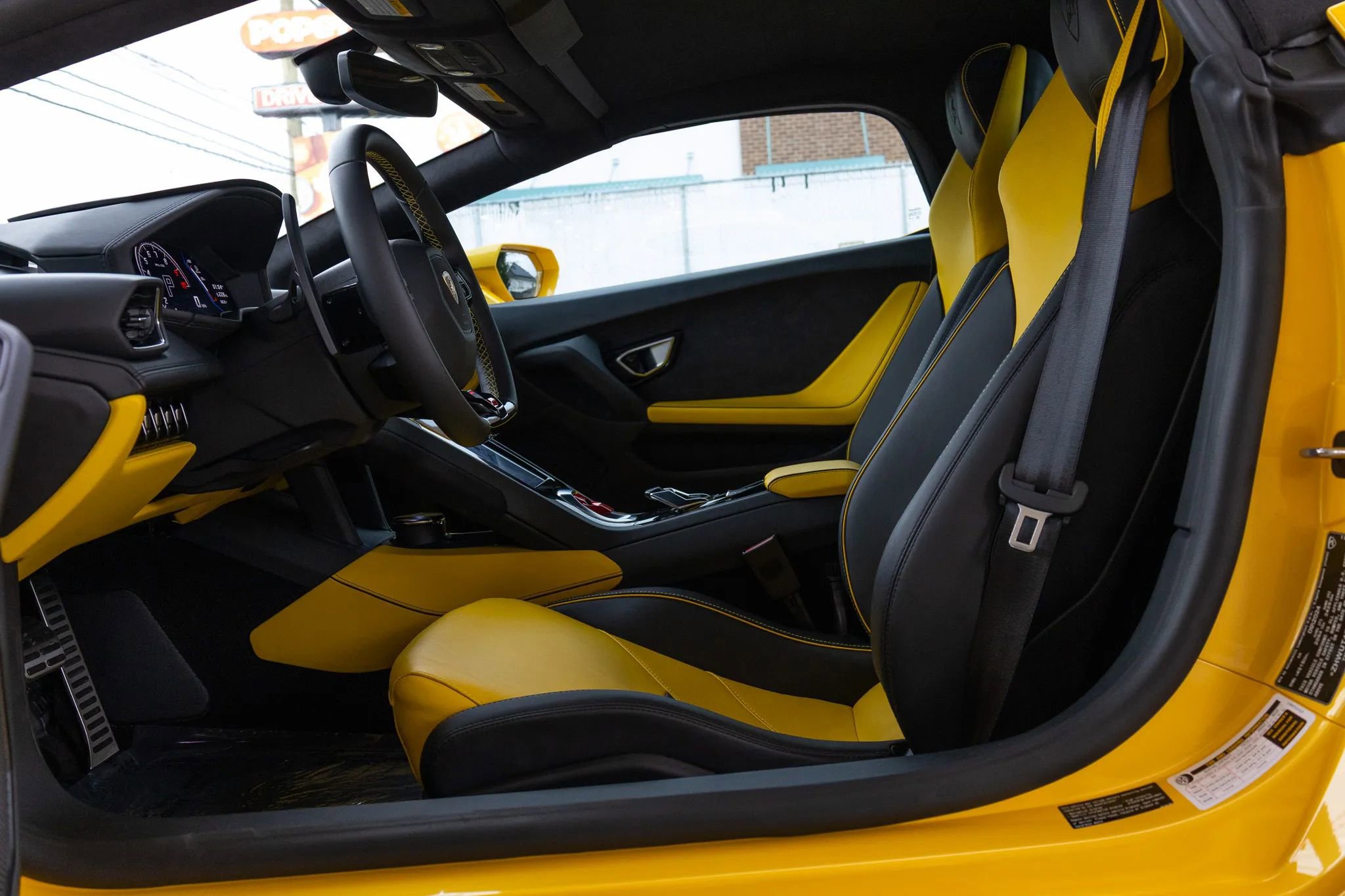 Used 2024 Lamborghini Huracan EVO image 55