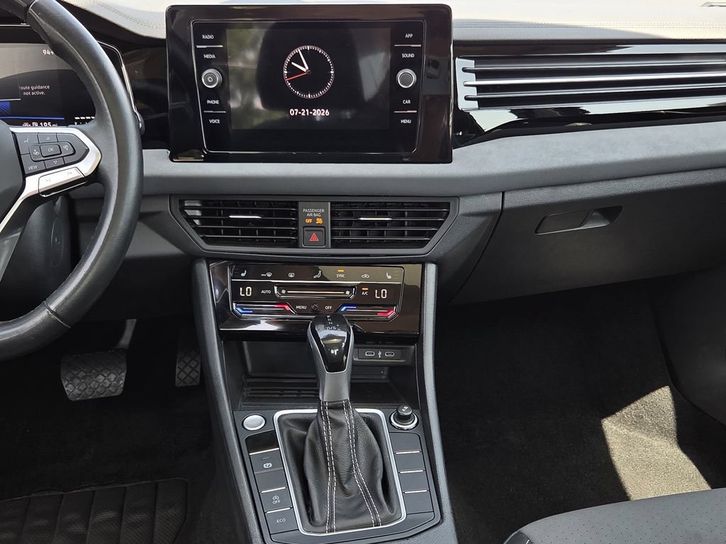 Used 2025 Volkswagen Jetta SE FWD image 10