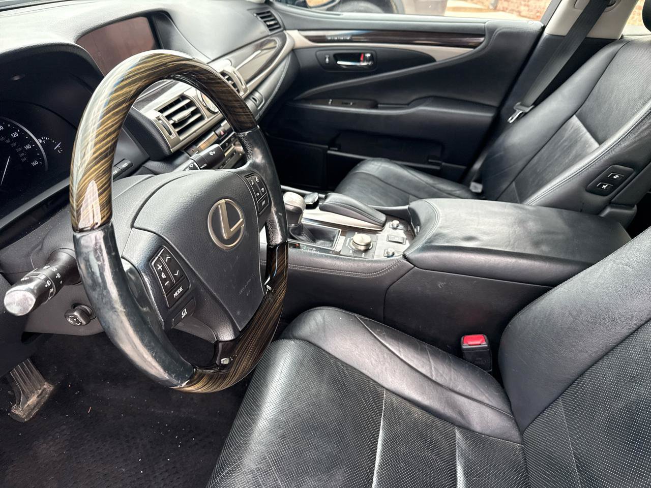 Used 2013 Lexus LS 460 AWD w/ Comfort Pkg image 33