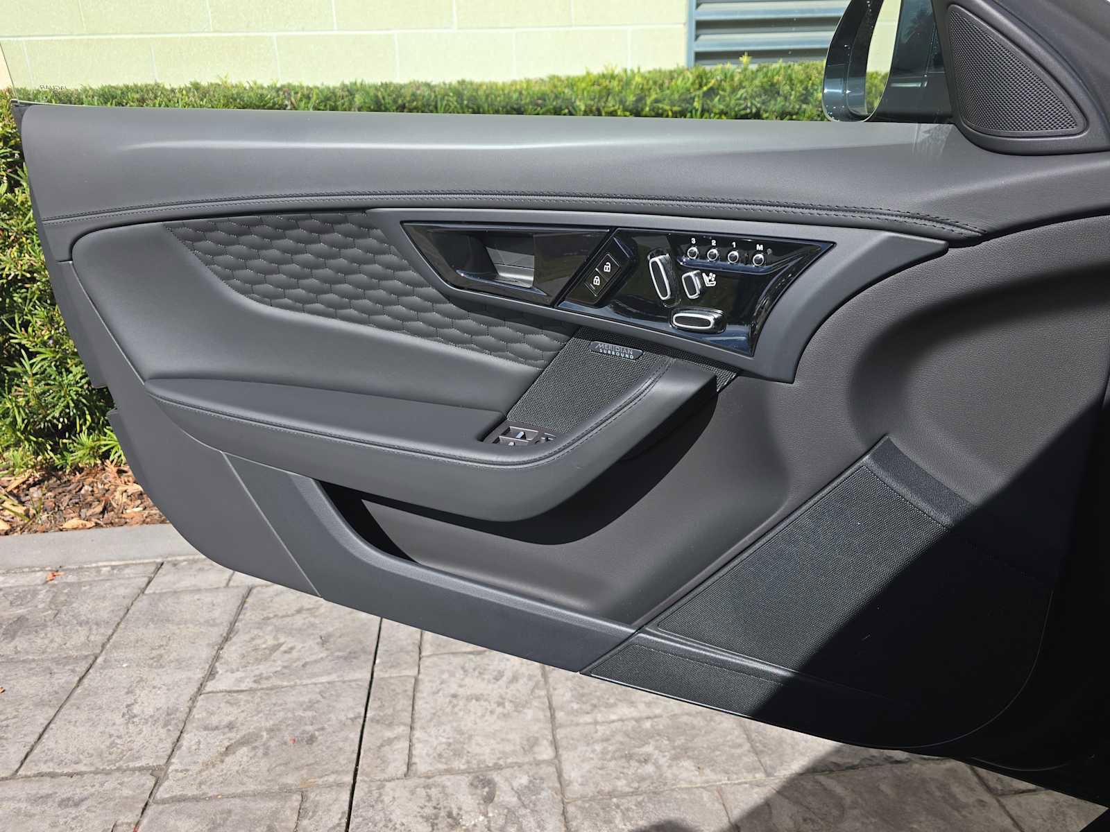 Used 2024 Jaguar F-TYPE R image 10