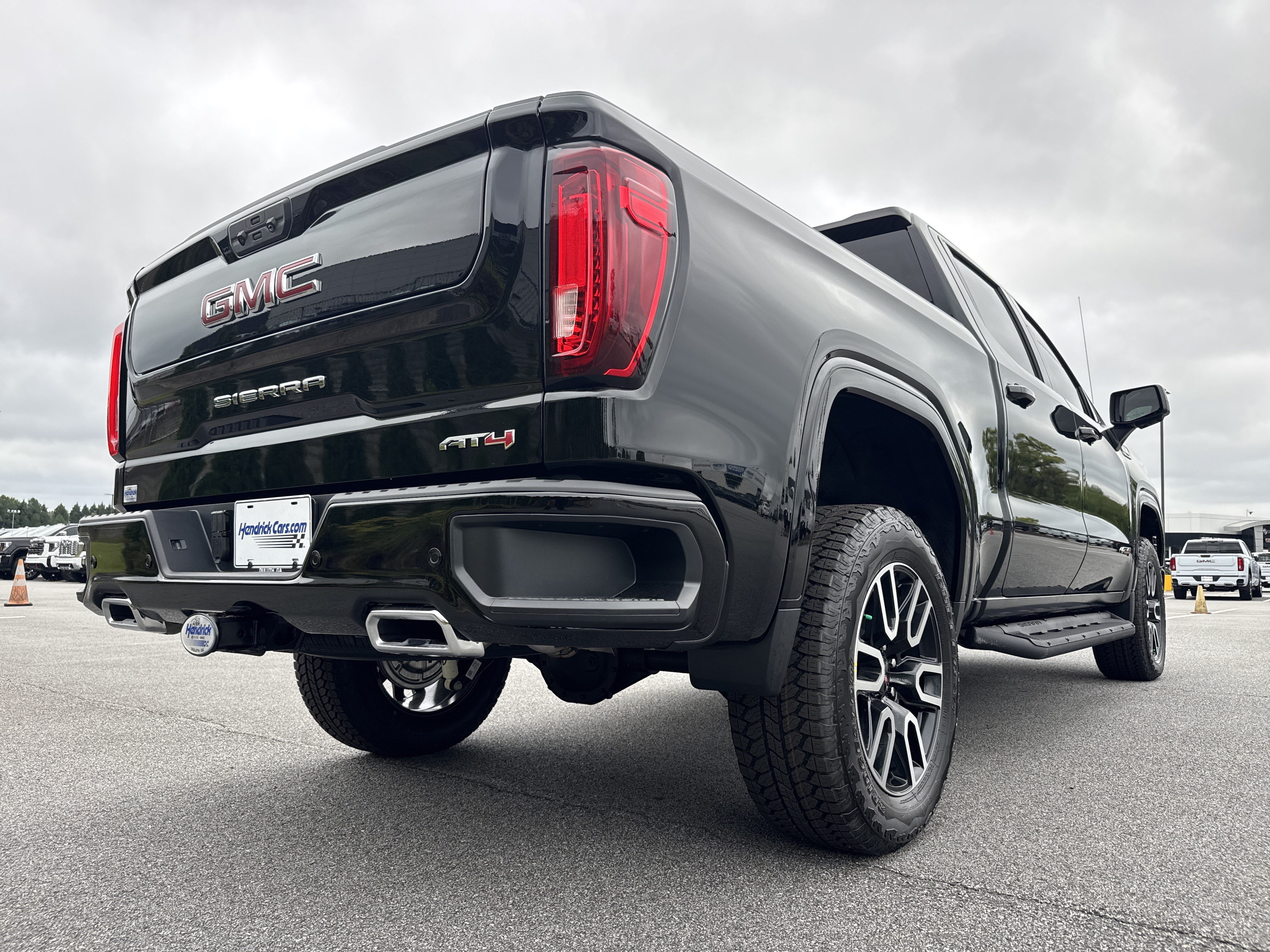 New 2026 GMC Sierra 1500 AT4 w/ AT4 Premium Package AWD/4WD image 10
