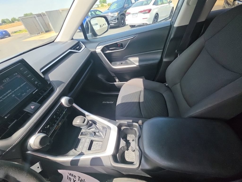Used 2021 Toyota RAV4 LE FWD image 24