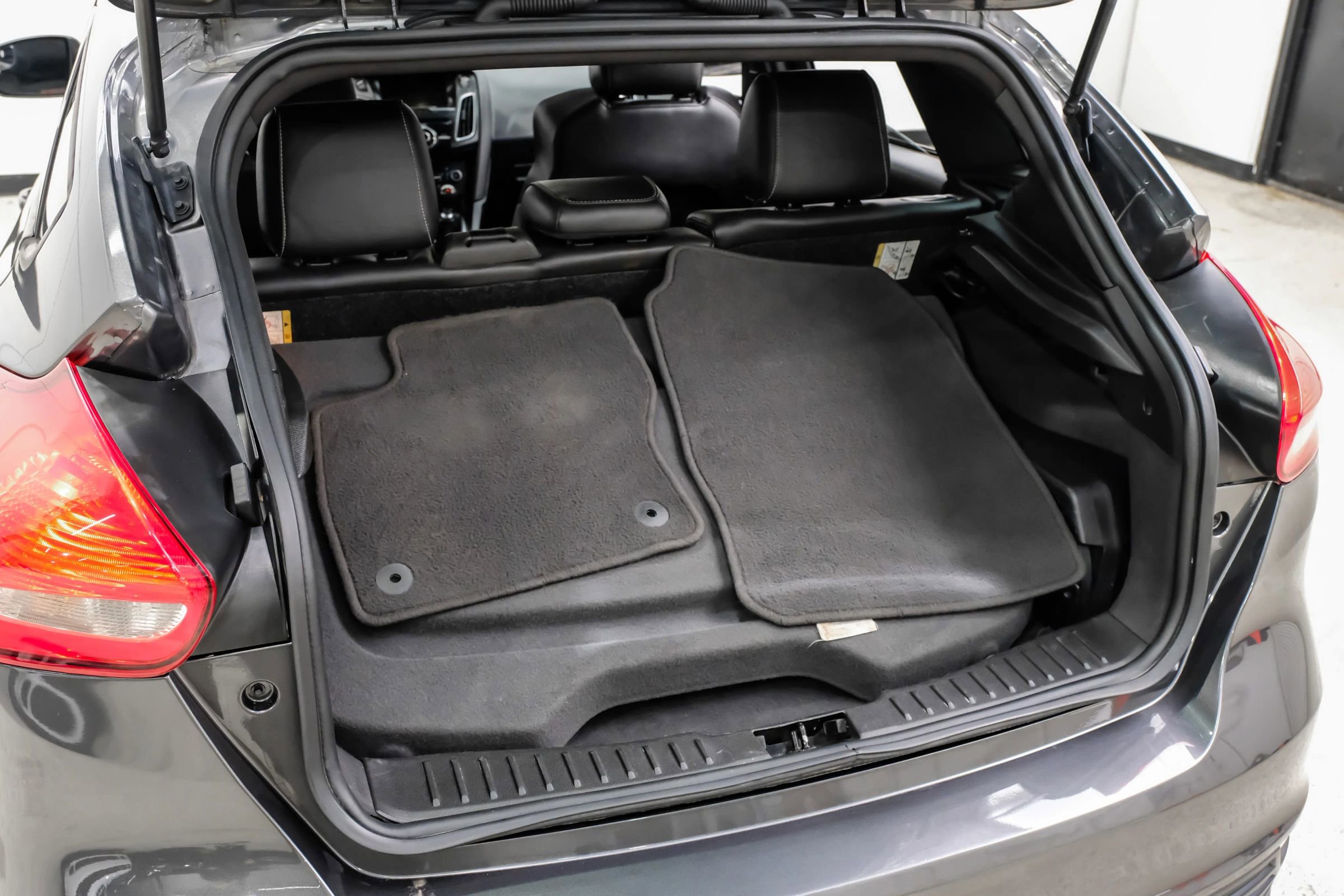 Used 2018 Ford Focus ST w/ Equipment Group 402A FWD image 64