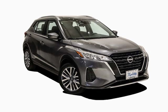Used 2024 Nissan Kicks SV image 2