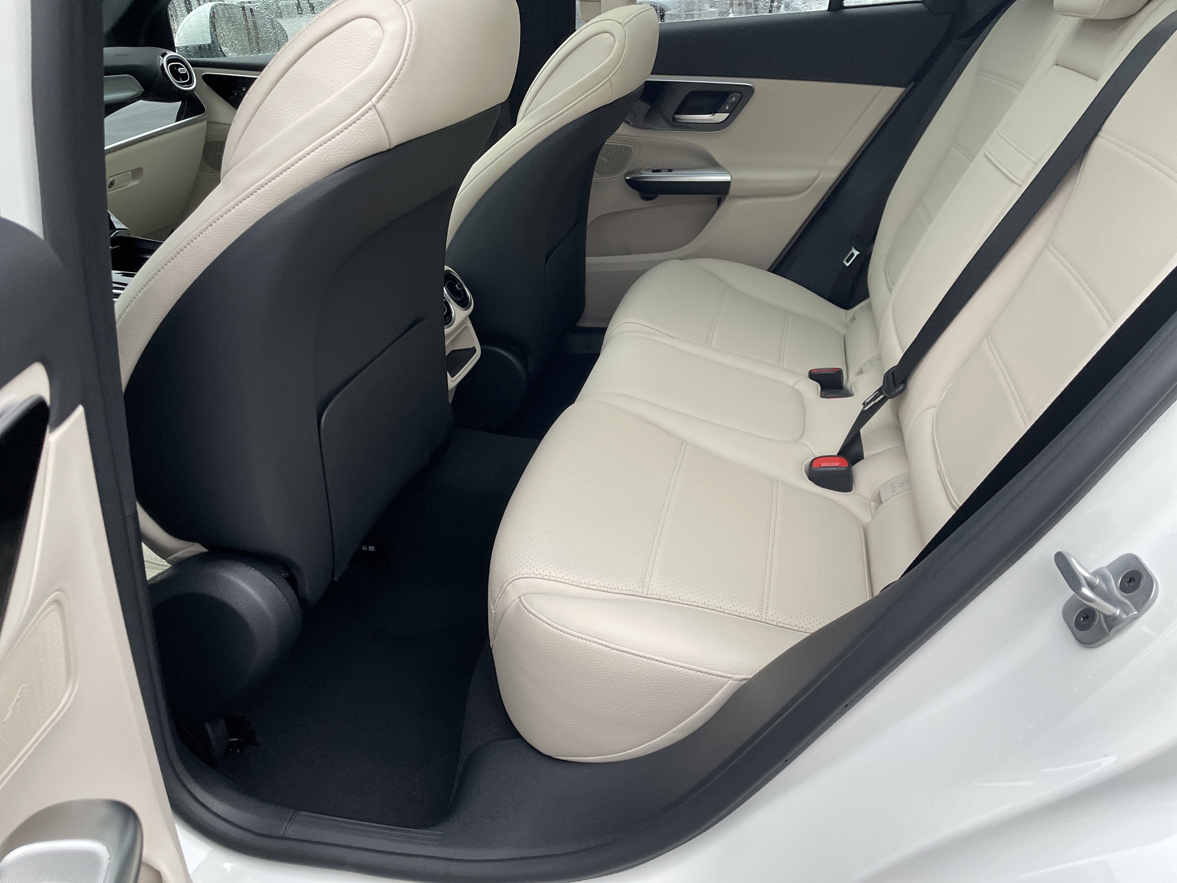 New 2026 Mercedes-Benz GLC 300 image 36