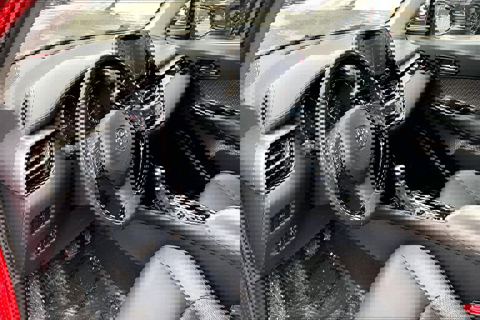 Used 2021 Toyota C-HR Limited image 17