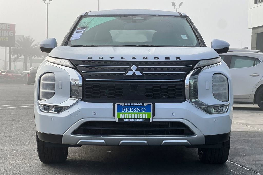 New 2025 Mitsubishi Outlander SE image 10
