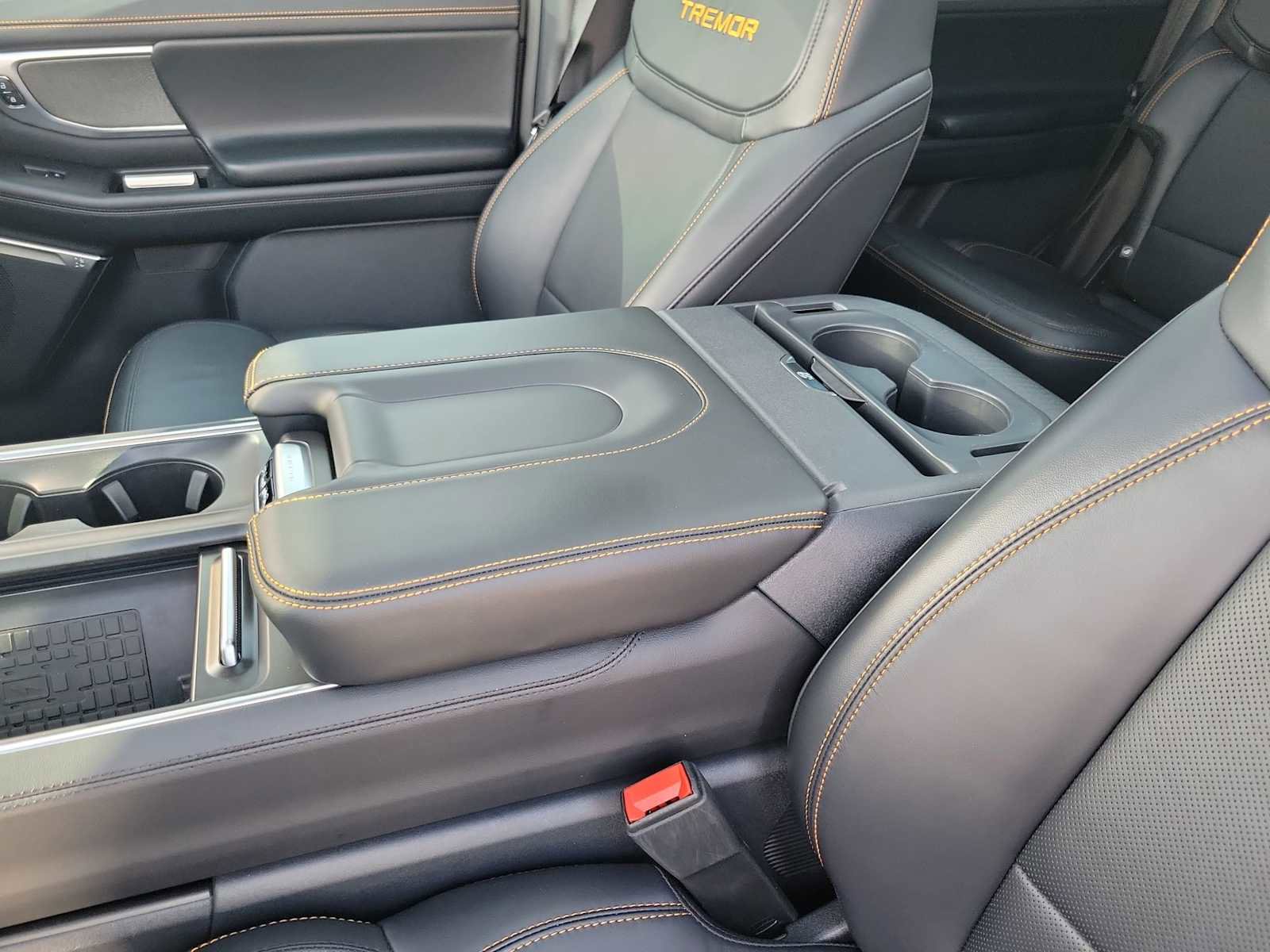 Used 2025 Ford Expedition Tremor image 12