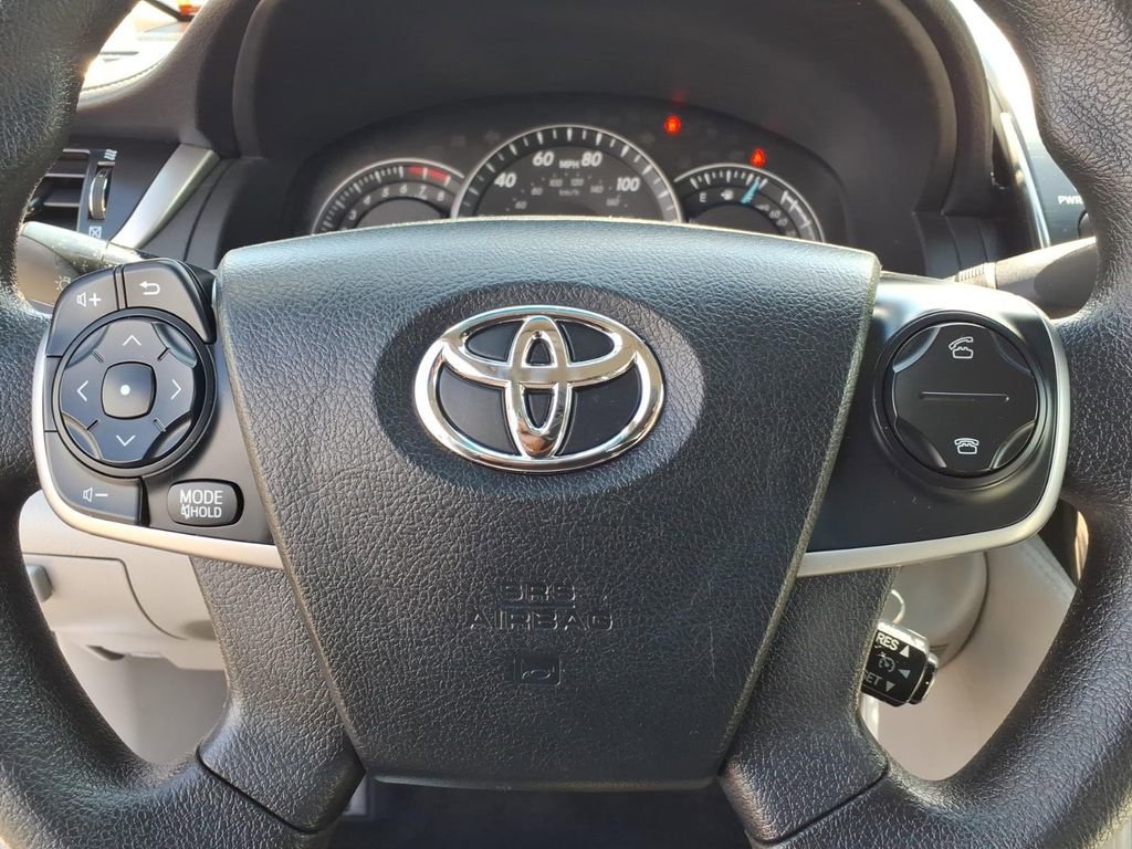 Used 2013 Toyota Camry LE w/ Preferred Accessory Pkg FWD image 5