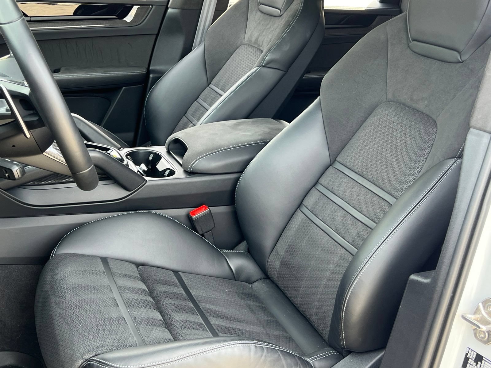 Certified 2025 Porsche Cayenne GTS AWD/4WD image 5