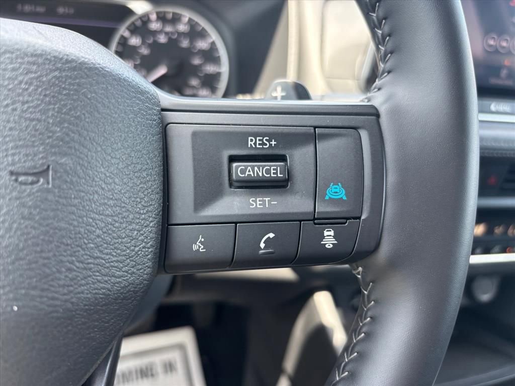 Used 2025 Nissan Rogue SV FWD image 16