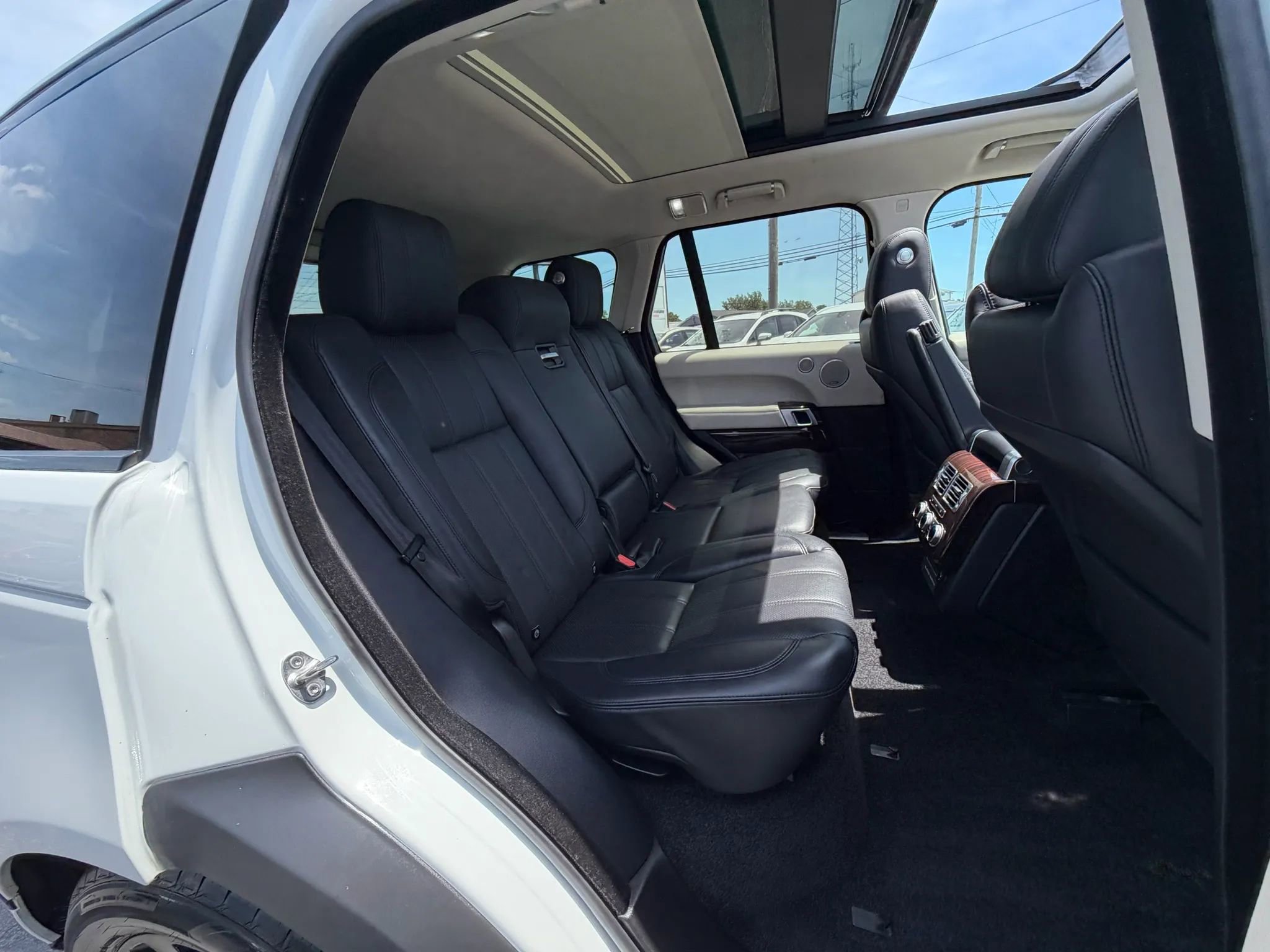 Used 2017 Land Rover Range Rover HSE AWD/4WD image 13