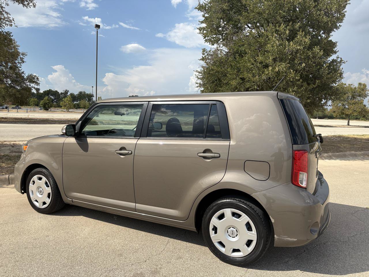Used 2013 Scion xB FWD image 12