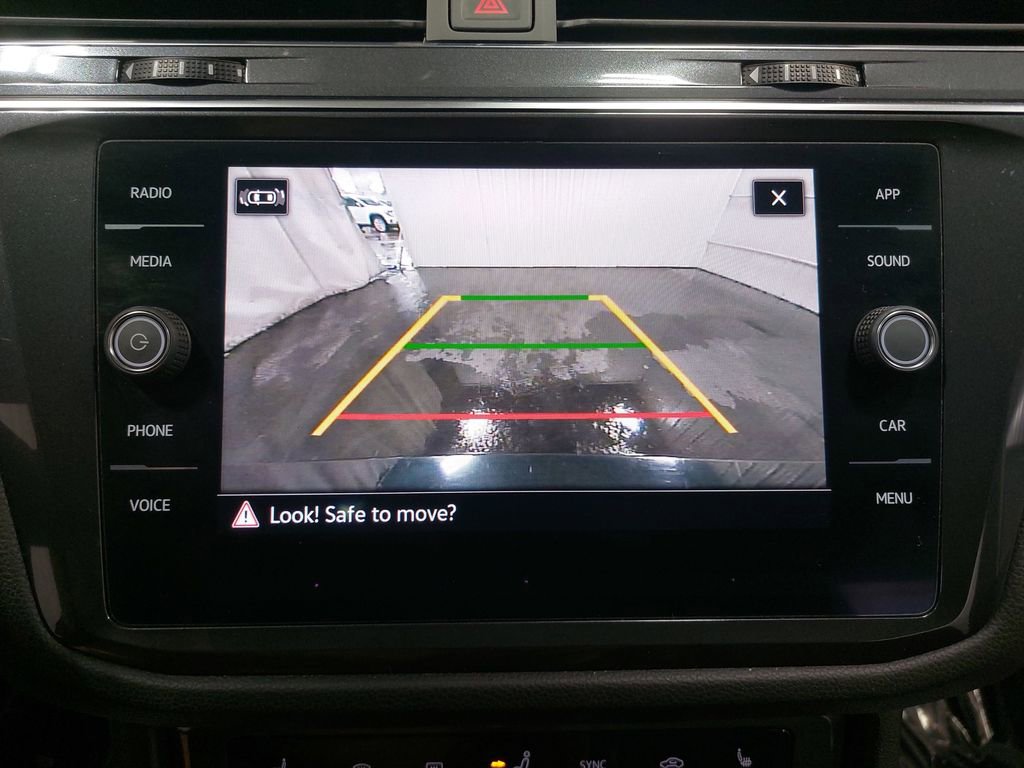 Used 2022 Volkswagen Tiguan SE image 22