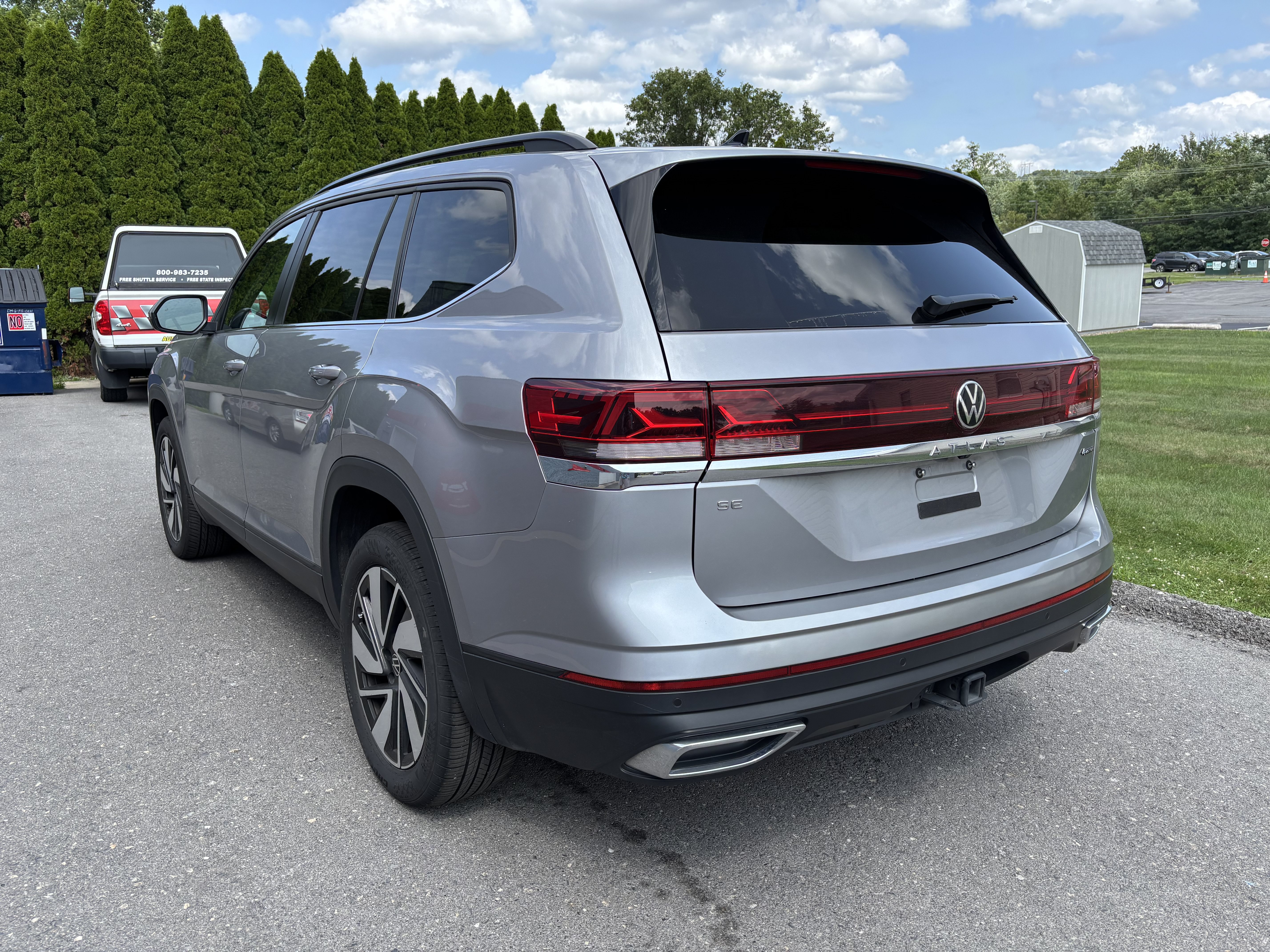 Used 2025 Volkswagen Atlas SE AWD/4WD image 6