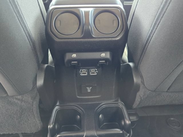 Used 2019 Jeep Wrangler Unlimited Sahara w/ Cold Weather Group AWD/4WD image 30