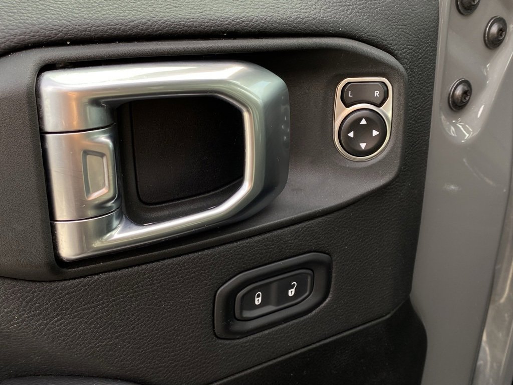 Used 2023 Jeep Wrangler Unlimited Sahara image 22