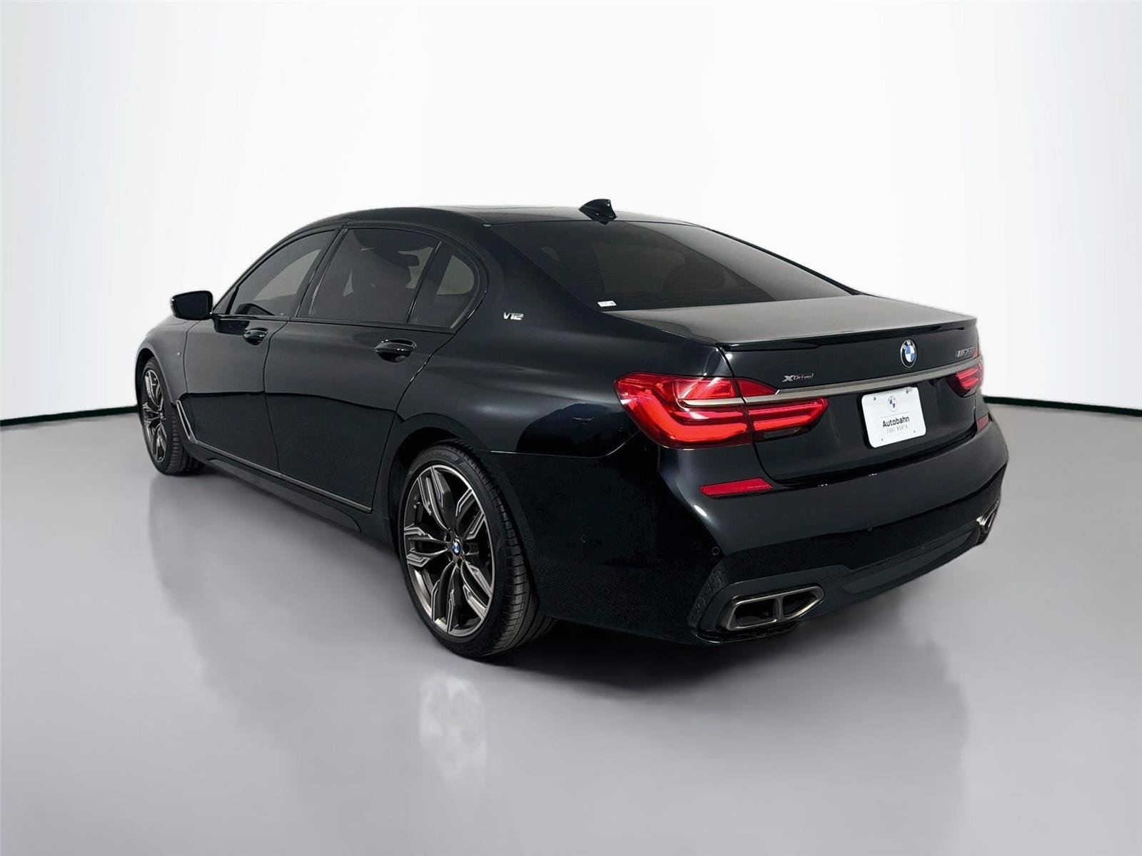 Used 2018 BMW M760i xDrive AWD/4WD image 8