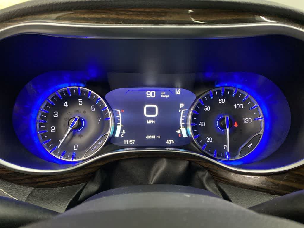 Used 2023 Chrysler Pacifica Limited FWD image 28