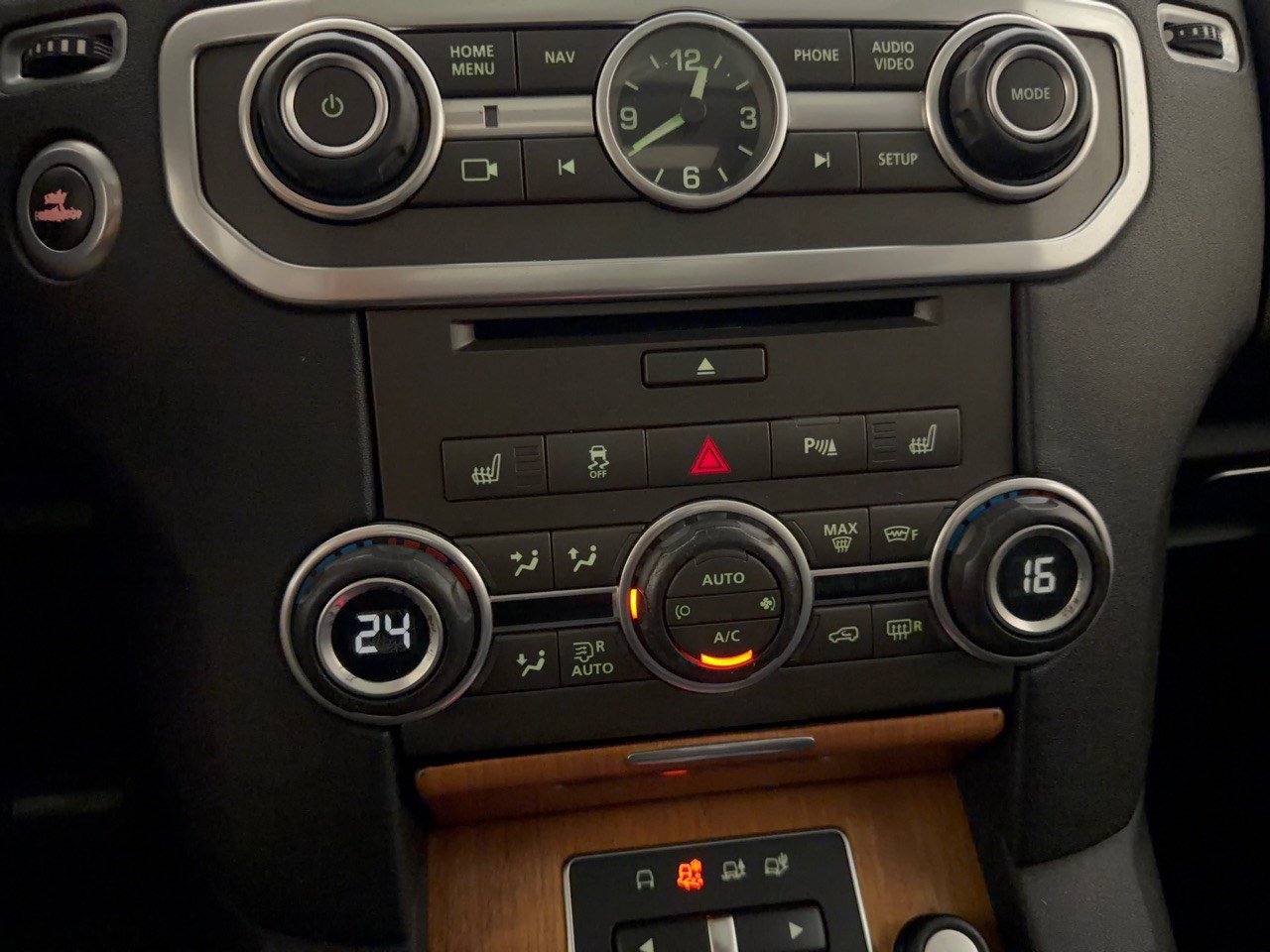 Used 2014 Land Rover LR4 HSE AWD/4WD image 22