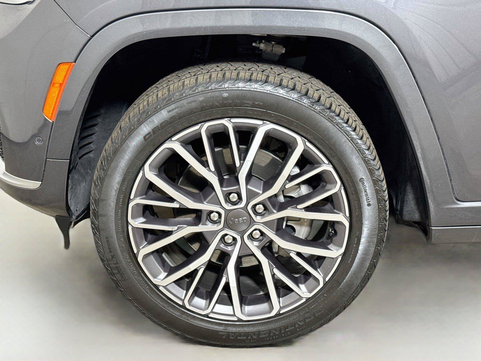 Used 2025 Jeep Grand Cherokee L Summit AWD/4WD image 32