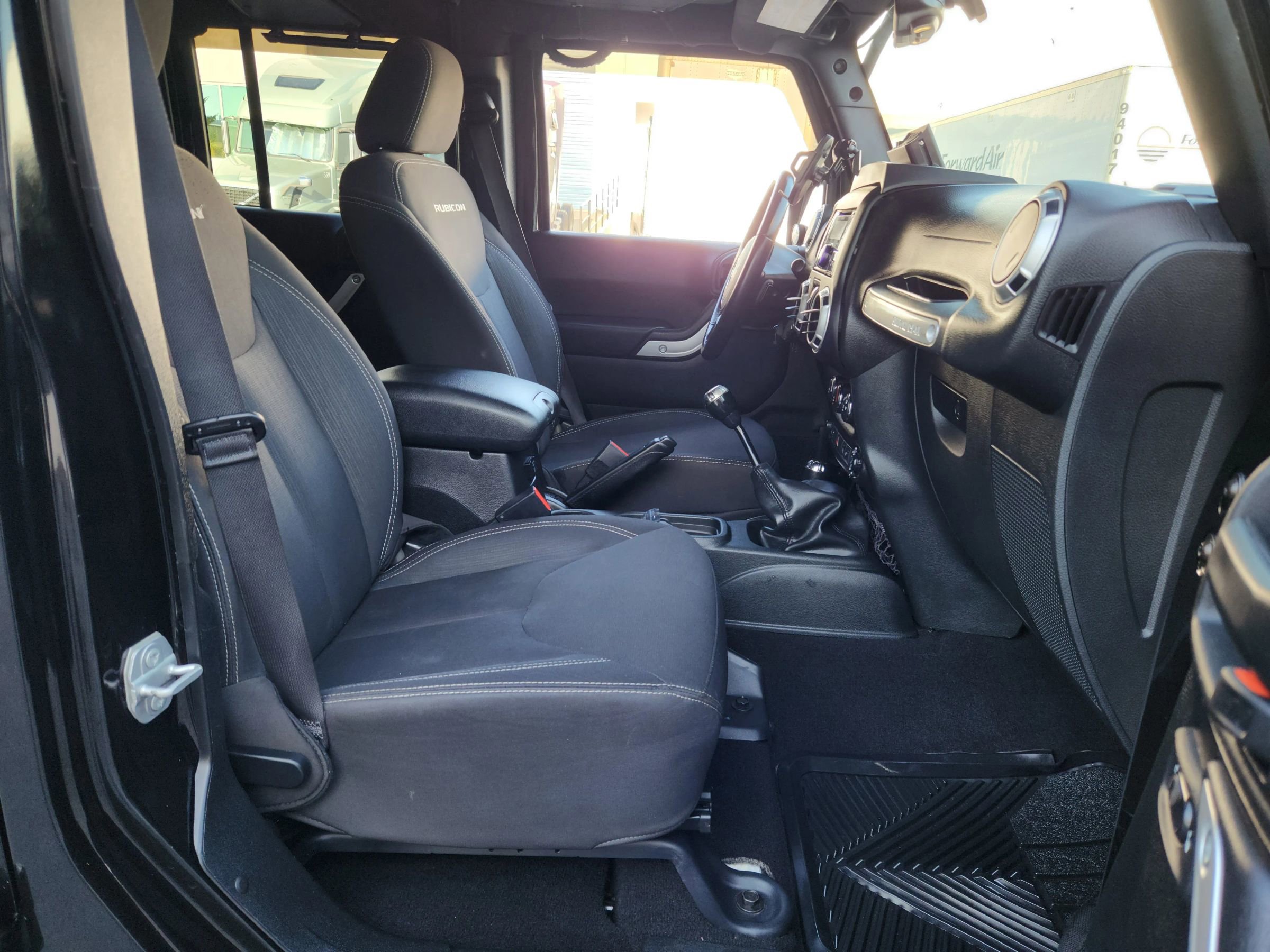 Used 2017 Jeep Wrangler Unlimited Rubicon w/ Cold Weather Group image 18