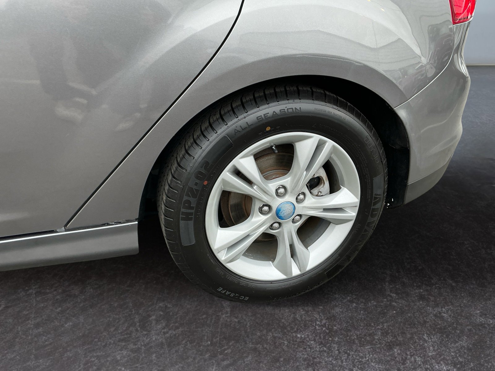 Used 2012 Ford Focus SE FWD image 10