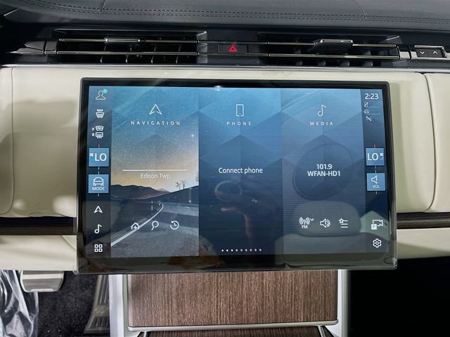 New 2026 Land Rover Range Rover Long Wheelbase SE AWD/4WD image 14