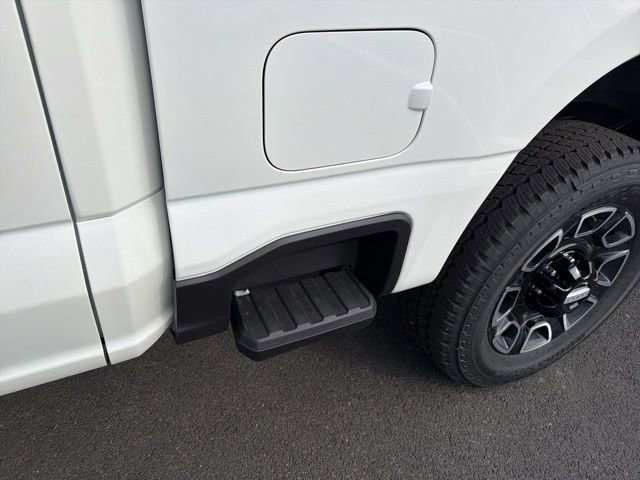 New 2026 Ford F350 Platinum w/ FX4 Off-Road Package image 8