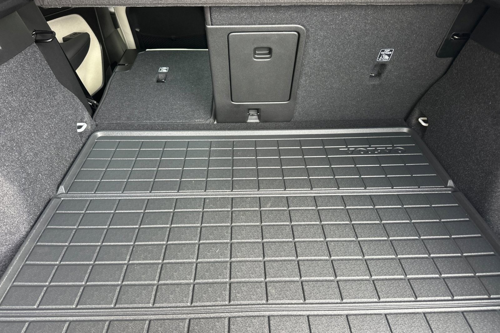 New 2026 Volvo XC40 B5 Plus w/ Protection Package Premier image 17