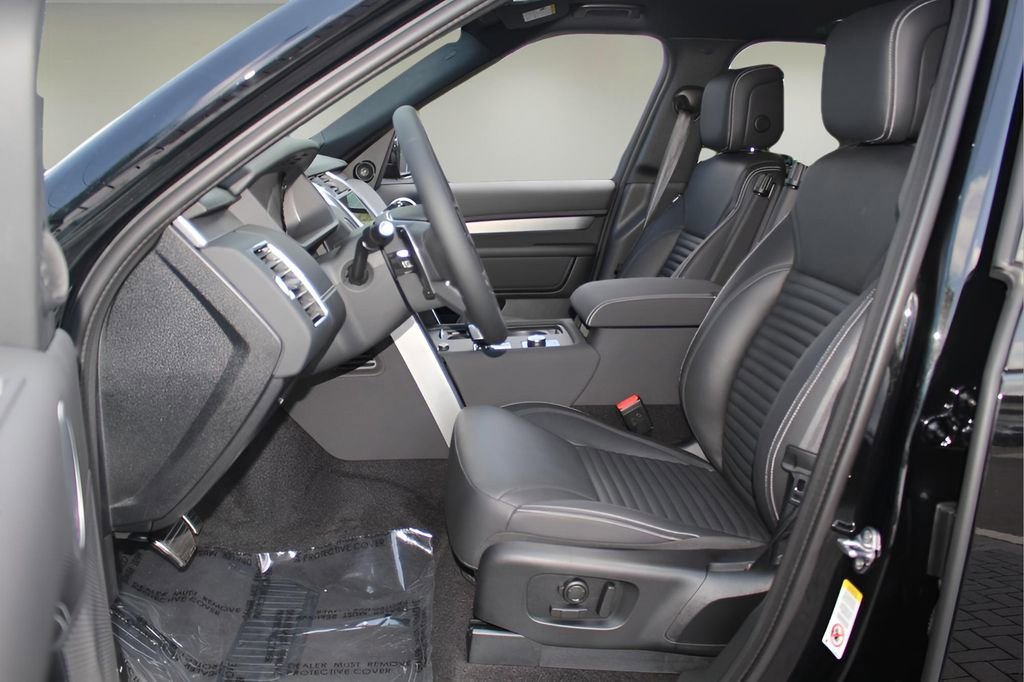 New 2025 Land Rover Discovery Dynamic SE image 11