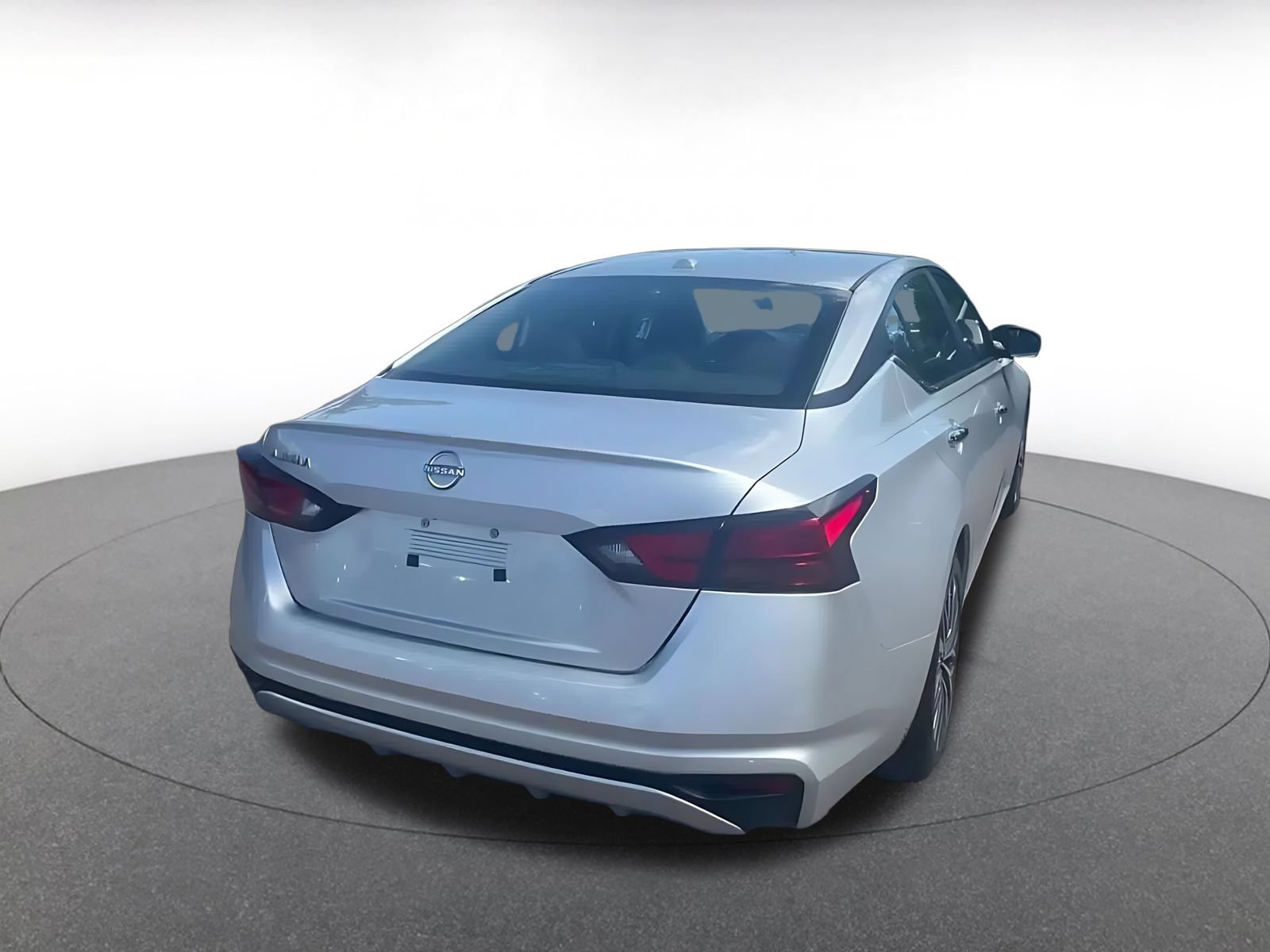 Used 2025 Nissan Altima 2.5 SV FWD image 15