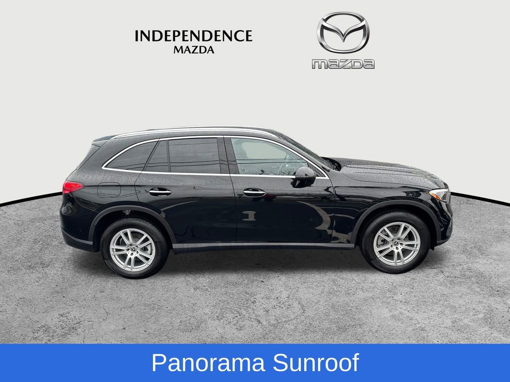 Used 2025 Mercedes-Benz GLC 300 4MATIC image 2