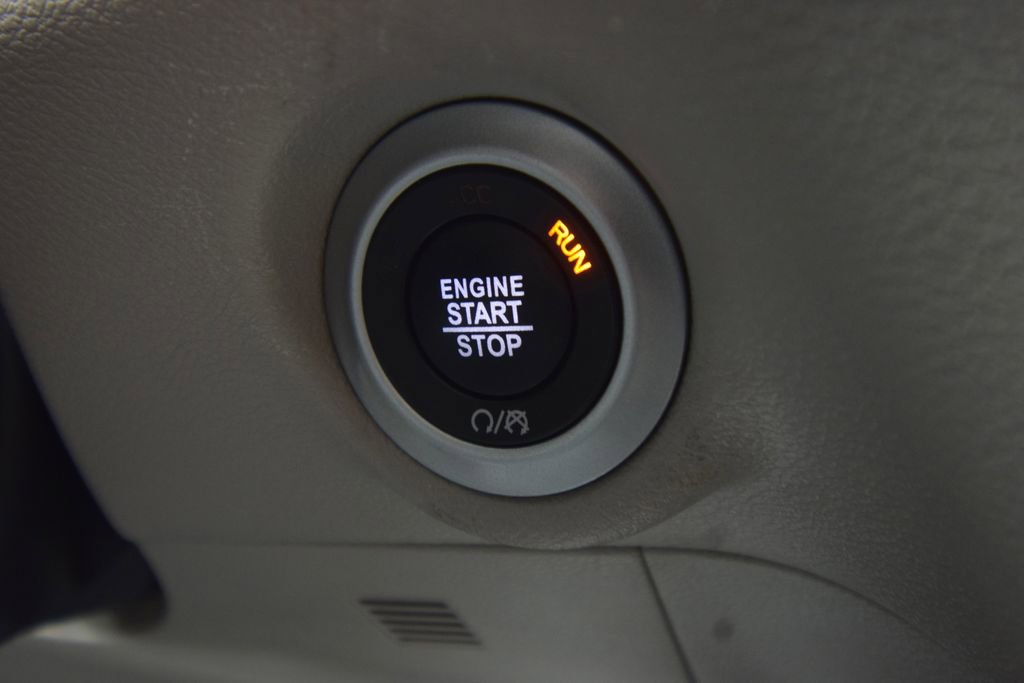 Used 2024 Chrysler Pacifica Touring-L image 32