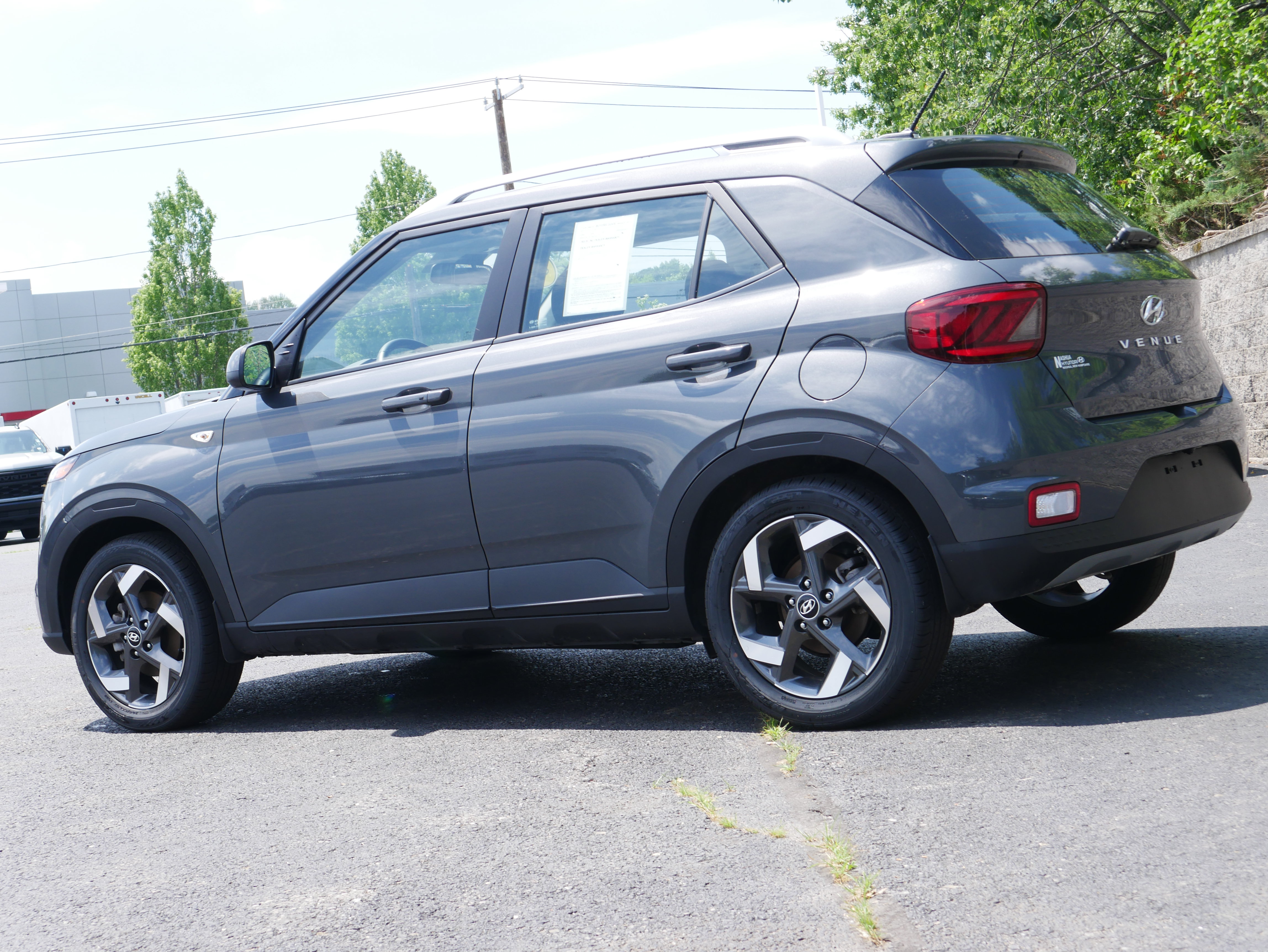Used 2025 Hyundai Venue SEL FWD image 4