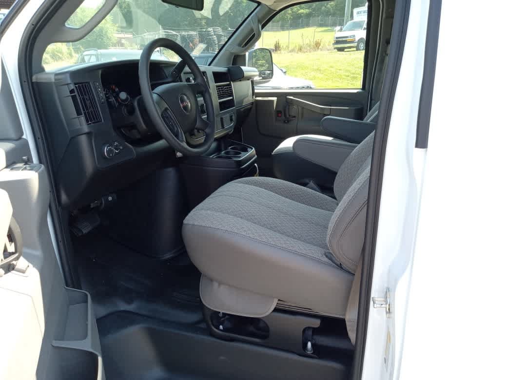 Used 2026 GMC Savana 2500 Extended w/ Driver Convenience Package RWD image 18
