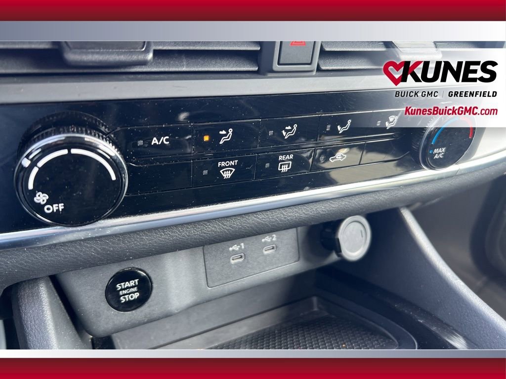 Used 2024 Nissan Rogue S image 28