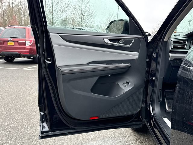 New 2026 Volkswagen Atlas Peak Edition image 9