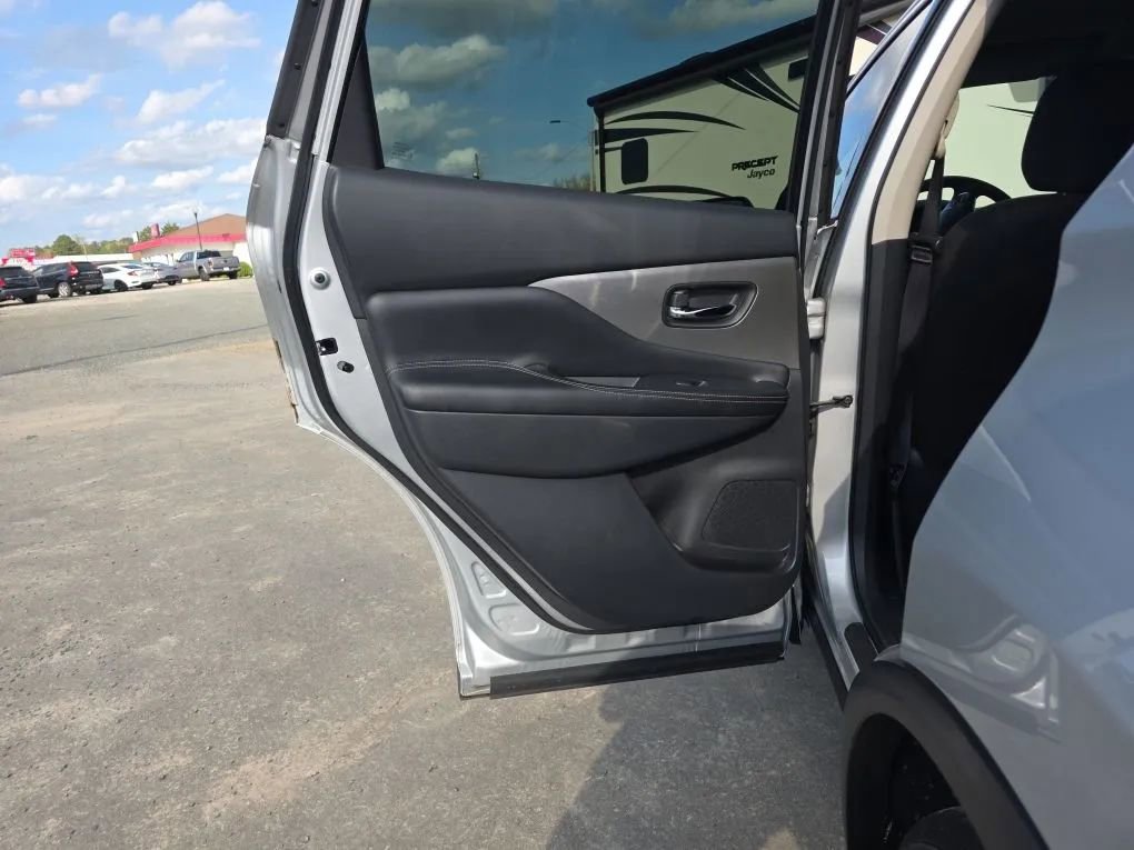 Used 2019 Nissan Murano S image 35
