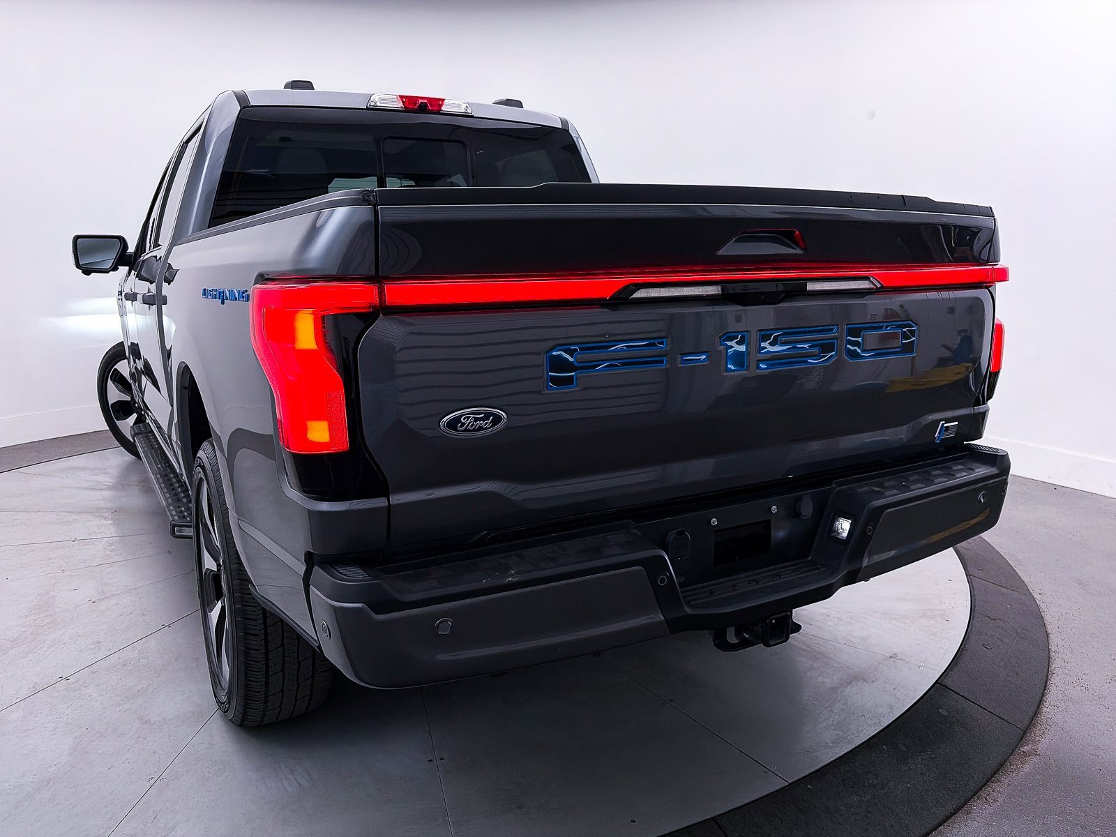 Used 2023 Ford F150 Lightning Platinum image 4