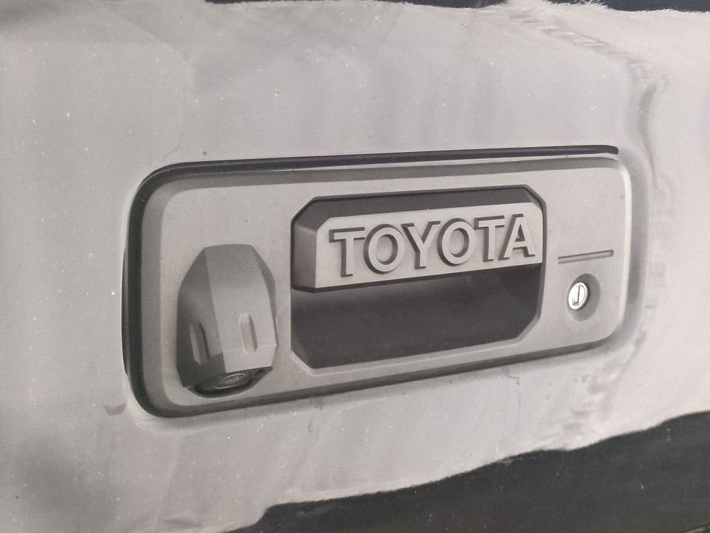 Used 2021 Toyota Tacoma TRD Off-Road image 14