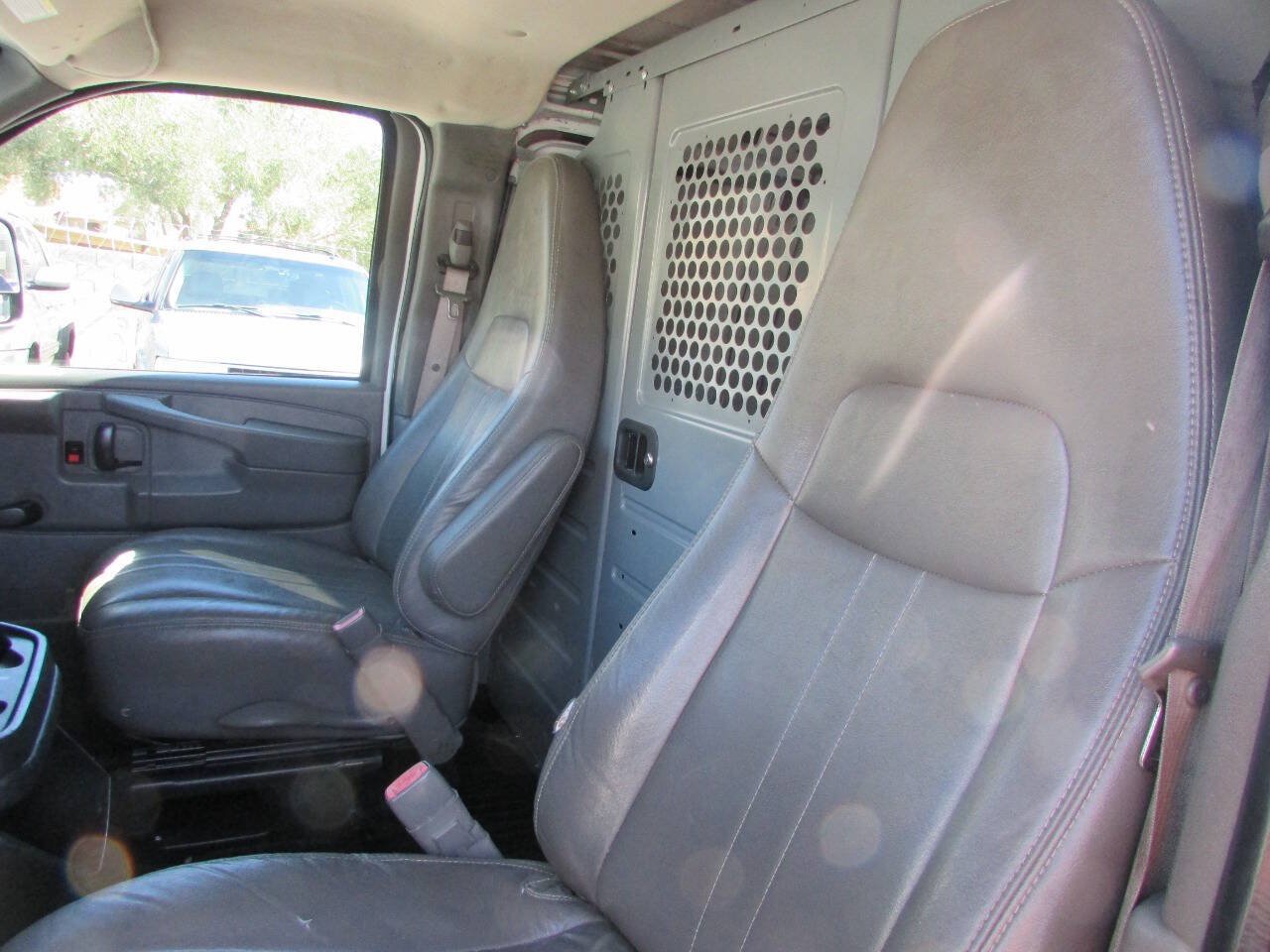 Used 2013 Chevrolet Express 2500 RWD image 11