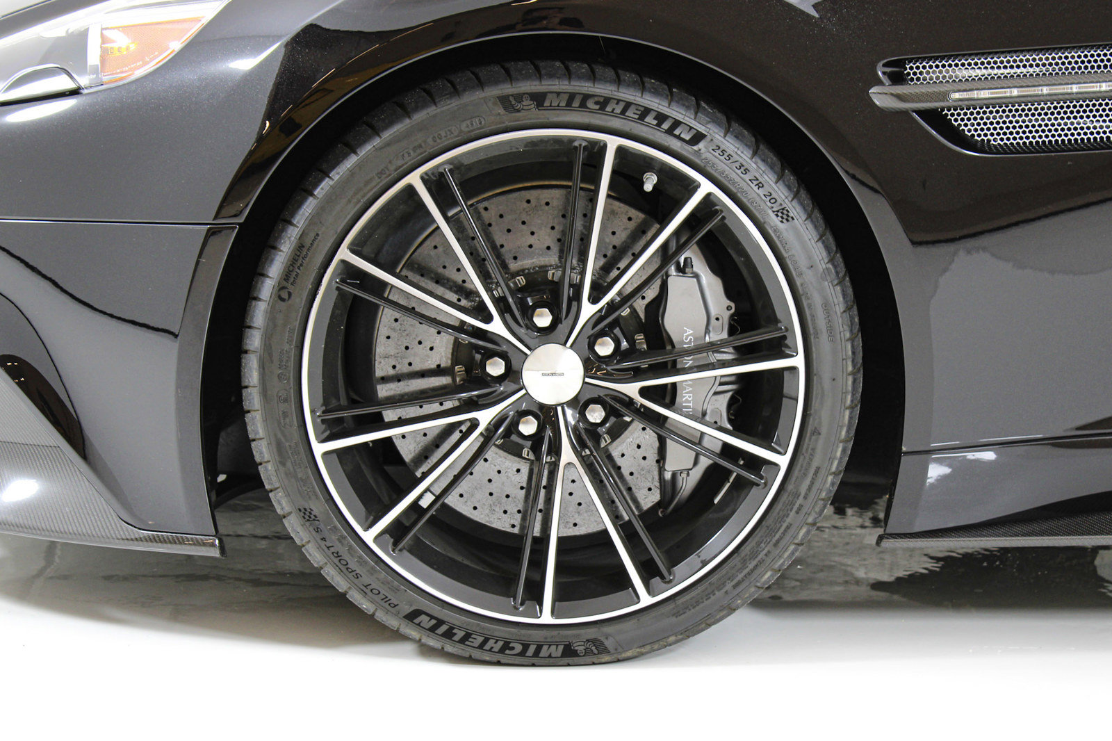 Used 2014 Aston Martin Vanquish Volante RWD image 23